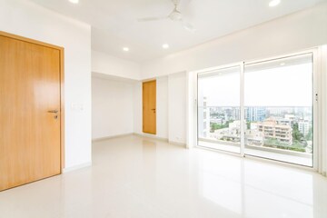 Room in 5 BHK Apartment at Union Park Khar West, Khar West – for Rent