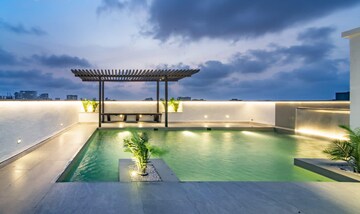 Swimming Pool in 5 BHK Apartment at Union Park Khar West, Khar West – for Rent