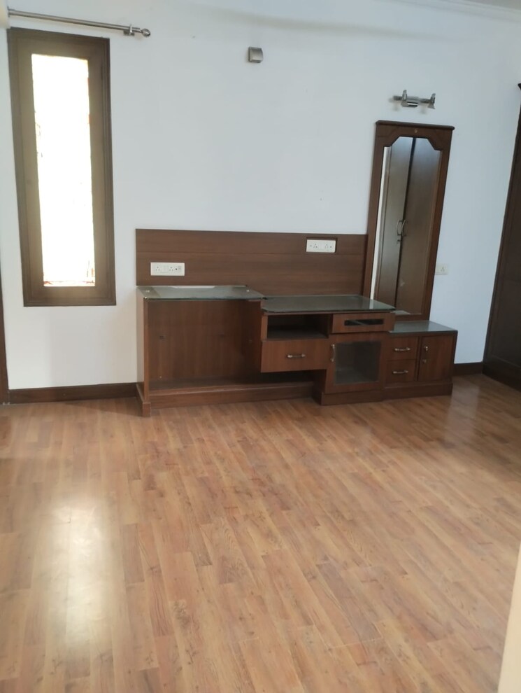 Room, ip extension 3 Bedroom 1600 Sq.Ft. Apartment In Ip Extension Delhi 8095390