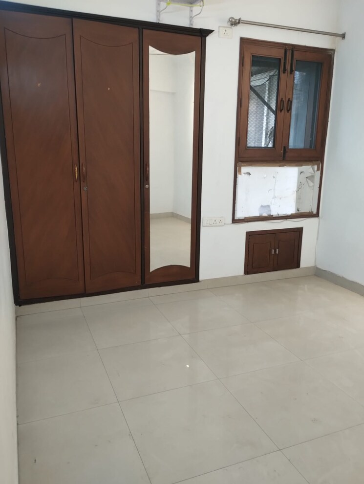 Room, ip extension 3 Bedroom 1600 Sq.Ft. Apartment In Ip Extension Delhi 8095390