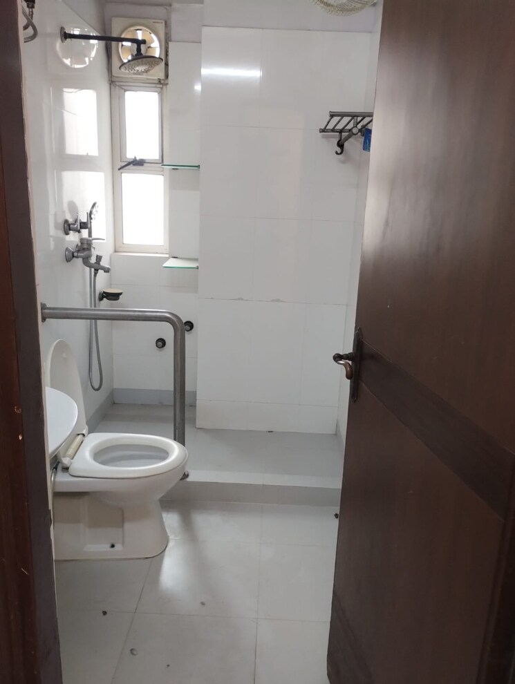 Bathroom, ip extension 3 Bedroom 1600 Sq.Ft. Apartment In Ip Extension Delhi 8095390