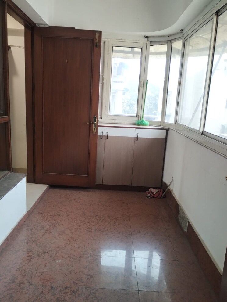 Room, ip extension 3 Bedroom 1600 Sq.Ft. Apartment In Ip Extension Delhi 8095390