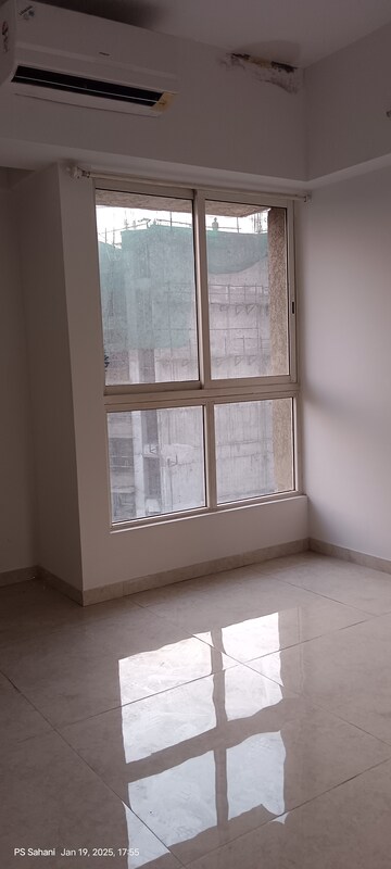 Room in 2 BHK Apartment at Lodha Amara, Kolshet Road – for Sale