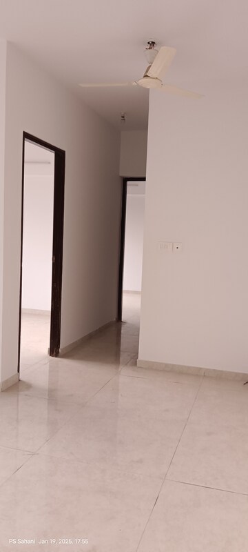 Room in 2 BHK Apartment at Lodha Amara, Kolshet Road – for Sale