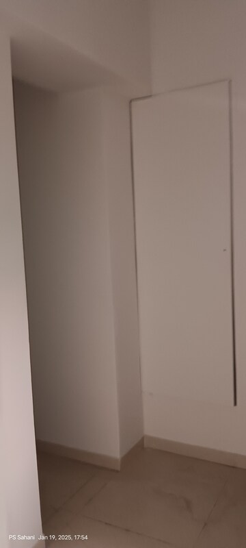 Room in 2 BHK Apartment at Lodha Amara, Kolshet Road – for Sale