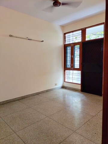 Room in 3.5 BHK Apartment at Sector 56 – for Rent