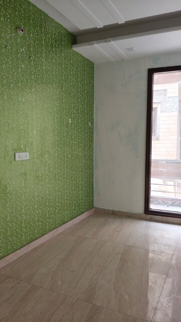 Room in 3 BHK Apartment at Dhakoli Village – for Rent