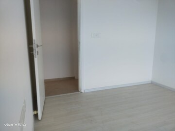 Room in 2 BHK Apartment at Runwal Bliss, Kanjurmarg East – for Rent