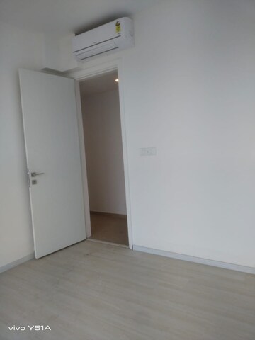 Room in 2 BHK Apartment at Runwal Bliss, Kanjurmarg East – for Rent