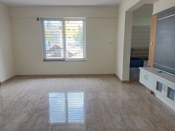 Room in 2 BHK Apartment at Halasuru – for Rent