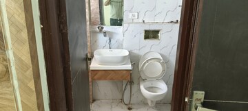 Bathroom in 4 BHK Apartment at Ambience Tiverton, Sector 50 – for Rent