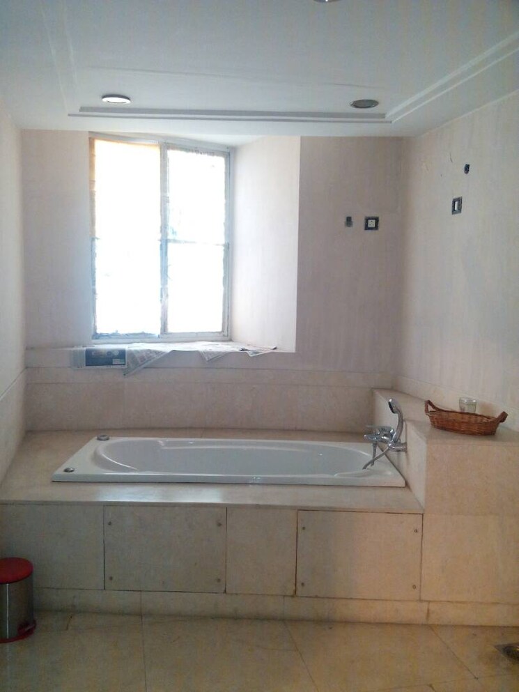 Bathroom, dlf-the-icon 4 Bedroom 2750 Sq.Ft. Apartment In Dlf Phase V Gurgaon 8095675