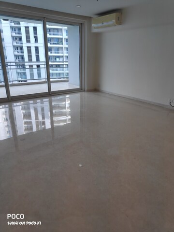Room in 4 BHK Apartment at Tata Primanti Phase 2, Sector 72 – for Sale