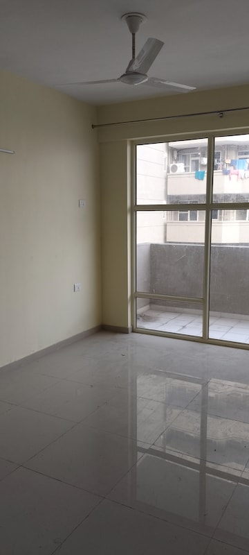 Room in 2 BHK Apartment at Pyramid Elite, Sector 86 – for Rent