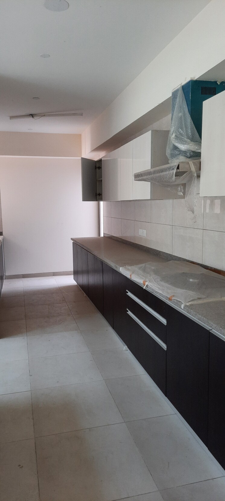Kitchen, tata-primanti-phase-2 4 Bedroom 3300 Sq.Ft. Apartment In Sector 72 Gurgaon 8095688