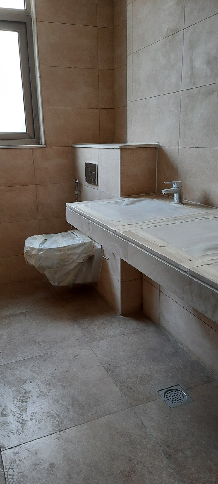 Bathroom, tata-primanti-phase-2 4 Bedroom 3300 Sq.Ft. Apartment In Sector 72 Gurgaon 8095688