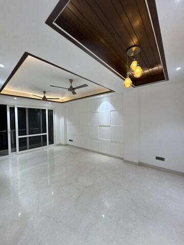 Room in 3 BHK Builder Floor at Sarvodaya Enclave – for Sale