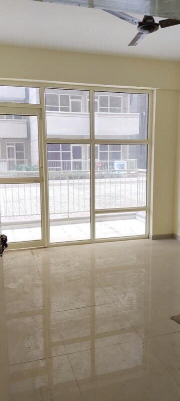Room in 2 BHK Apartment at Pyramid Elite, Sector 86 – for Rent