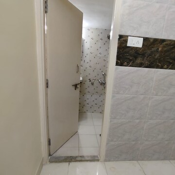 Bathroom in 3 BHK Apartment at Mahaveer Tower, Upper Worli – for Sale