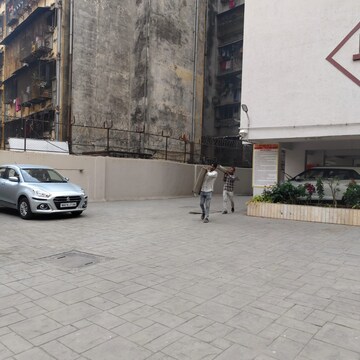 Parking in 3 BHK Apartment at Mahaveer Tower, Upper Worli – for Sale