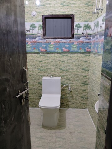 Bathroom in 1.5 BHK Builder Floor at Jankipuram Extension – for Rent