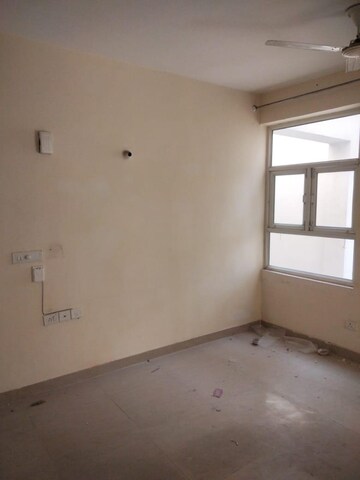 Room in 2 BHK Apartment at Shree Vardhman Mantra, Sector 67 – for Rent