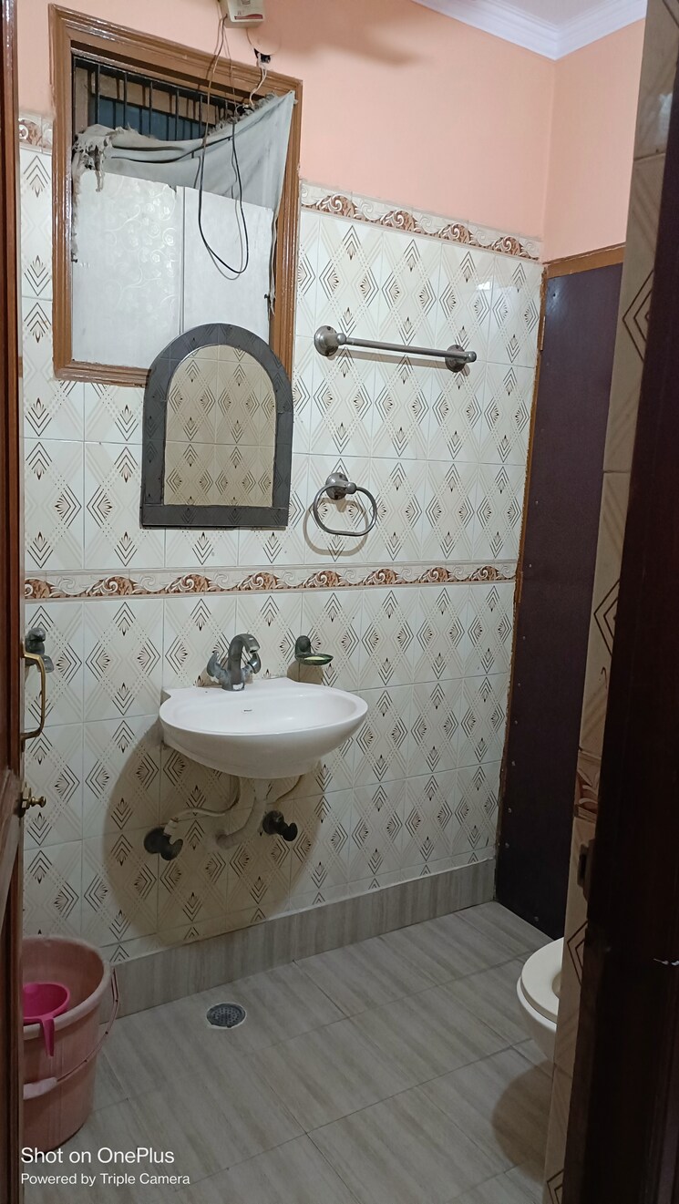 Bathroom, ashoka-enclave-3 2 Bedroom 200 Sq.Yd. Builder Floor In Sector 35 Faridabad 8095830
