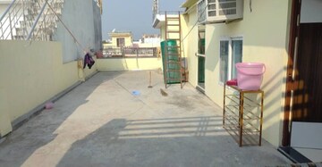 Parking in 1 BHK Villa at Aliganj – for Rent
