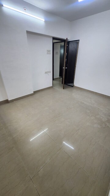 Room in 3 BHK Apartment at Vile Parle East – for Rent