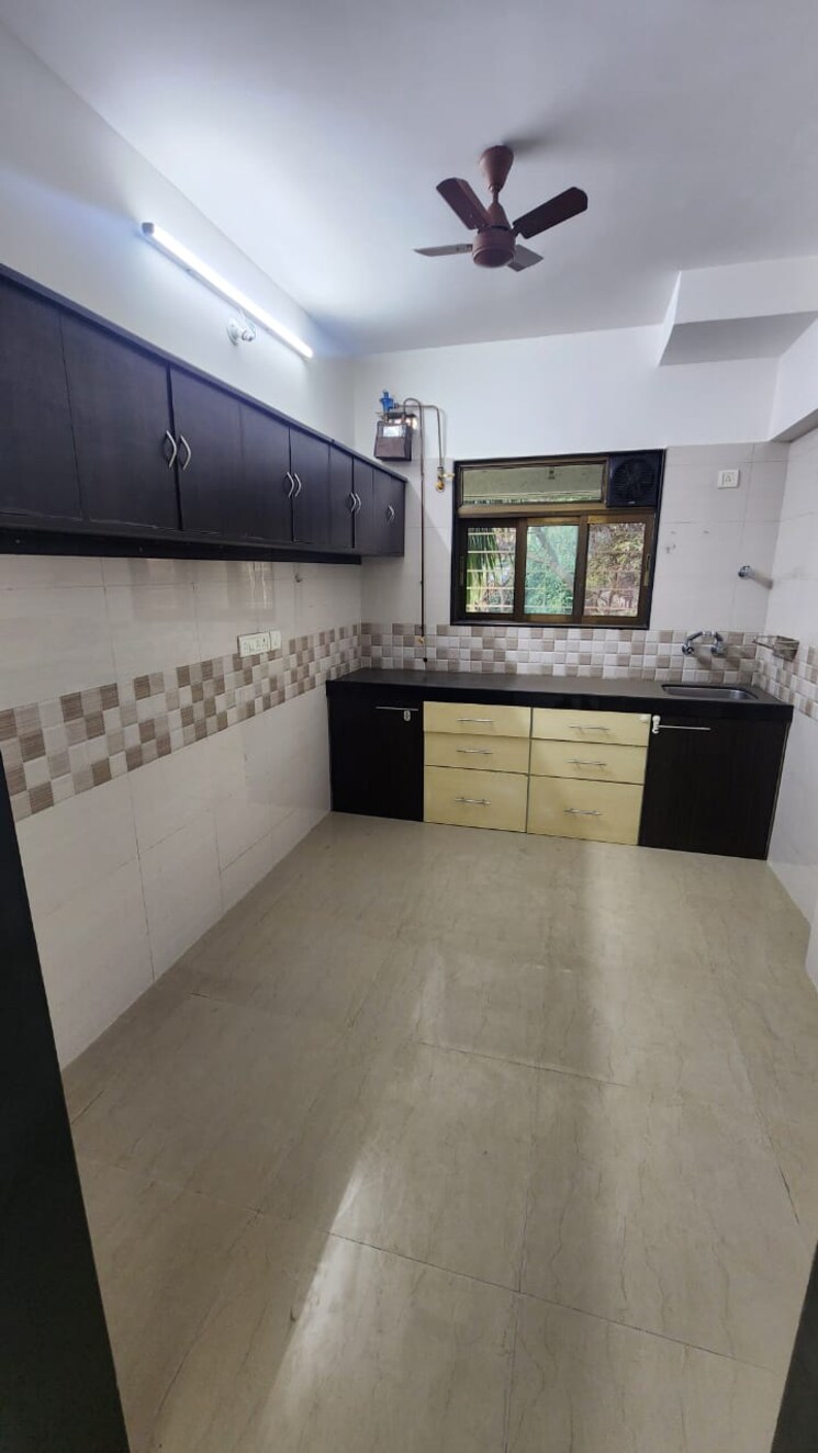 Kitchen, vile parle east 3 Bedroom 1100 Sq.Ft. Apartment In Vile Parle East Mumbai 8095837