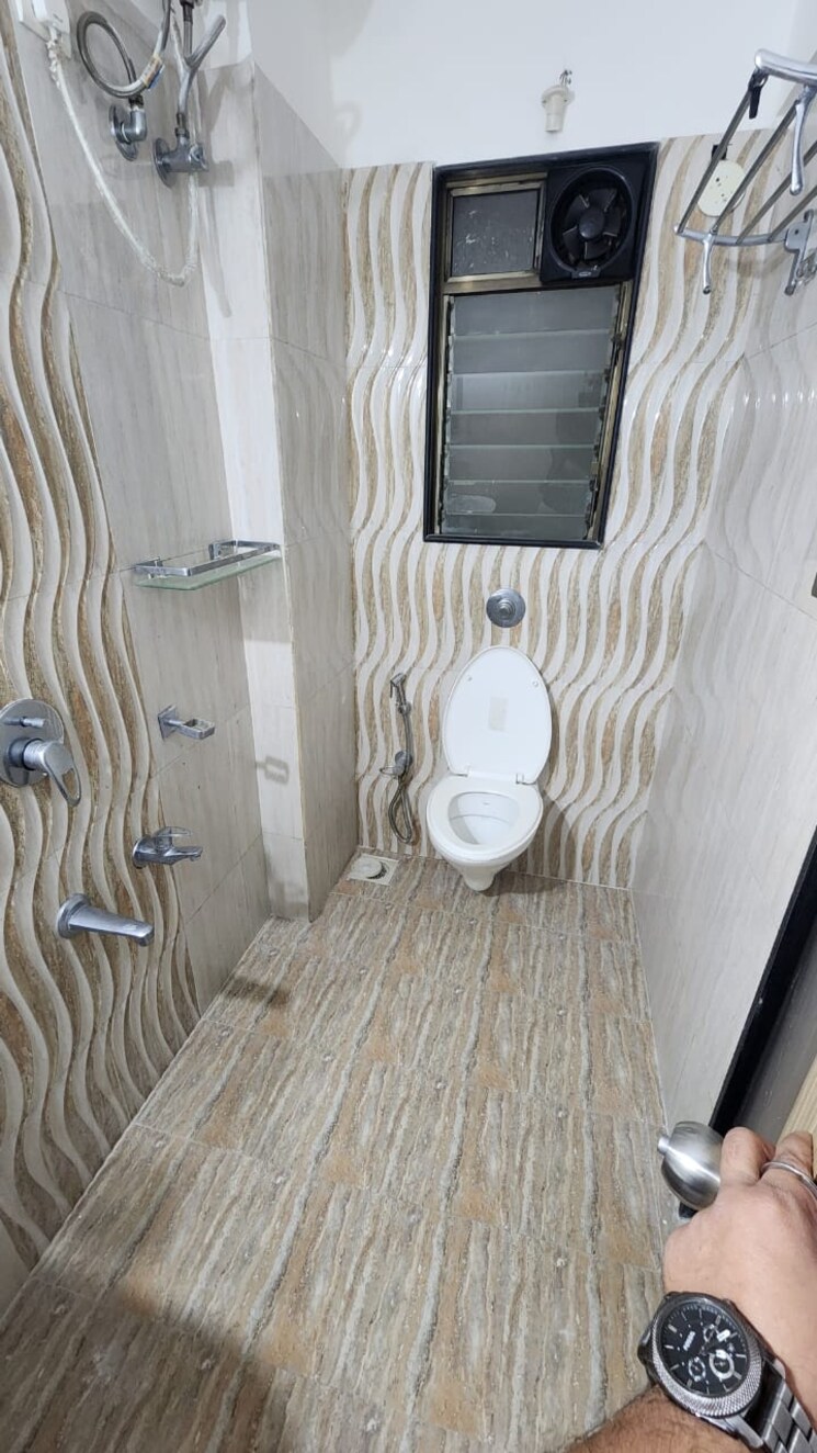 Bathroom, vile parle east 3 Bedroom 1100 Sq.Ft. Apartment In Vile Parle East Mumbai 8095837