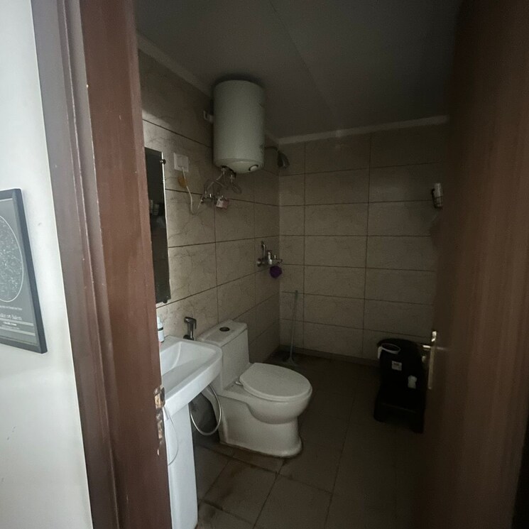 Bathroom, sikka-karnam-greens 3 Bedroom 1255 Sq.Ft. Apartment In Garhi Village Noida 8095852