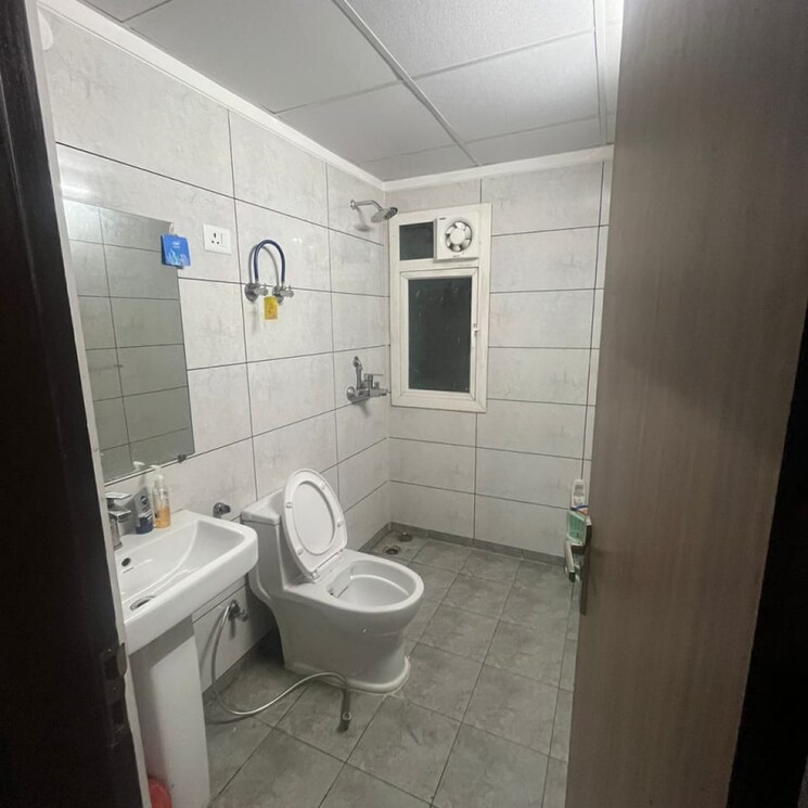 Bathroom, sikka-karnam-greens 3 Bedroom 1255 Sq.Ft. Apartment In Garhi Village Noida 8095852