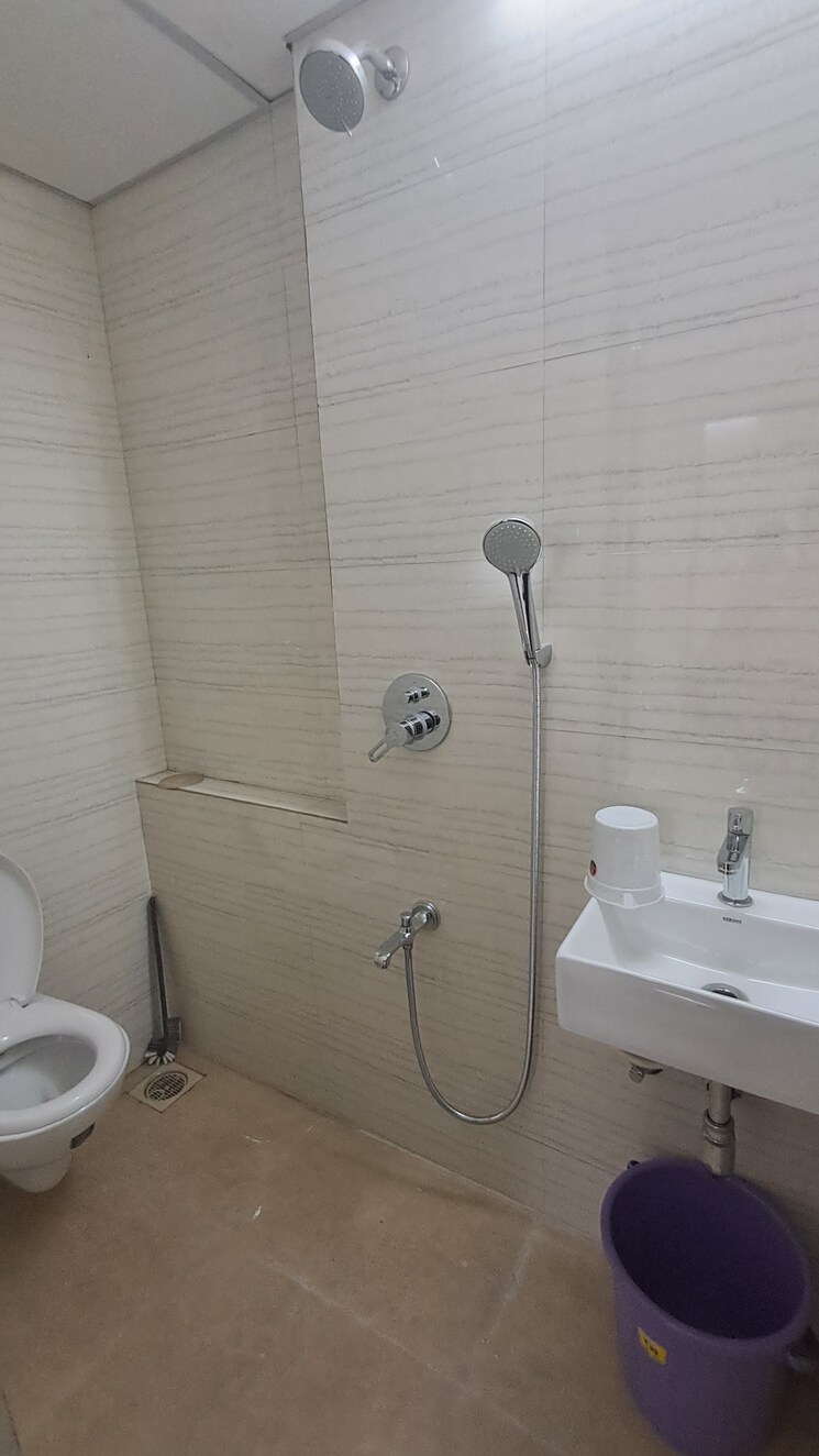 Bathroom, hubtown-harmony 2 Bedroom 390 Sq.Ft. Apartment In Matunga Mumbai 8095842