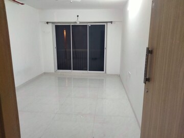 Room in 2 BHK Apartment at Nahar Cayenne, Powai – for Rent