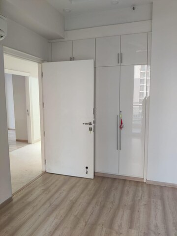 Room in 3 BHK Apartment at DLF The Ultima, Sector 81 – for Rent