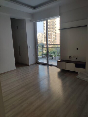Room in 3 BHK Apartment at DLF The Ultima, Sector 81 – for Rent
