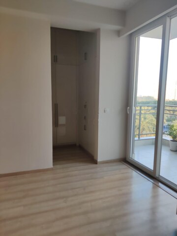 Room in 3 BHK Apartment at DLF The Ultima, Sector 81 – for Rent