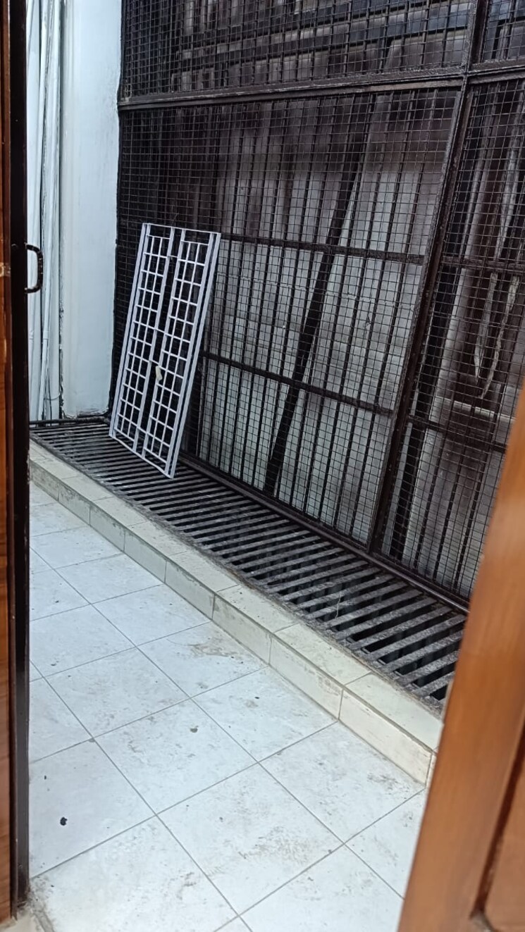 Other, shakti khand iii 3 Bedroom 1200 Sq.Ft. Builder Floor In Shakti Khand Iii Ghaziabad 8096002