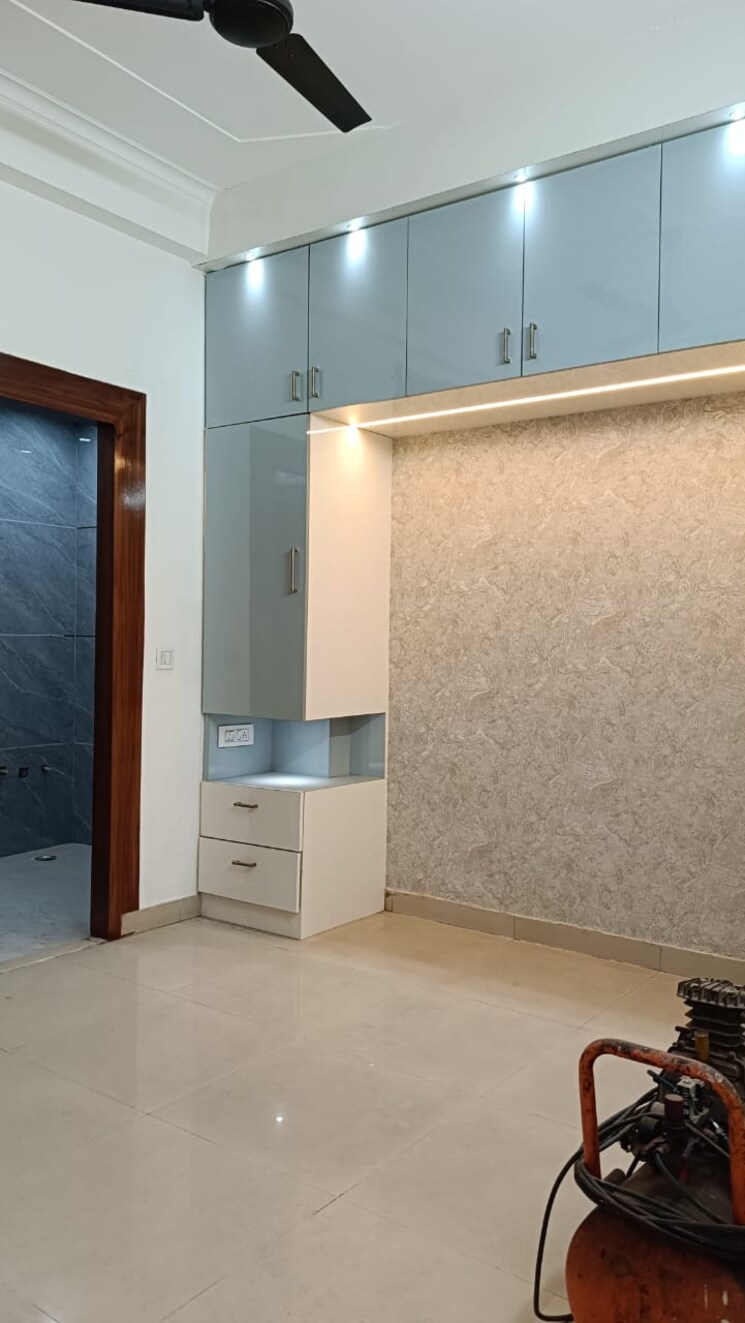 Room, shakti khand iii 3 Bedroom 1200 Sq.Ft. Builder Floor In Shakti Khand Iii Ghaziabad 8096002