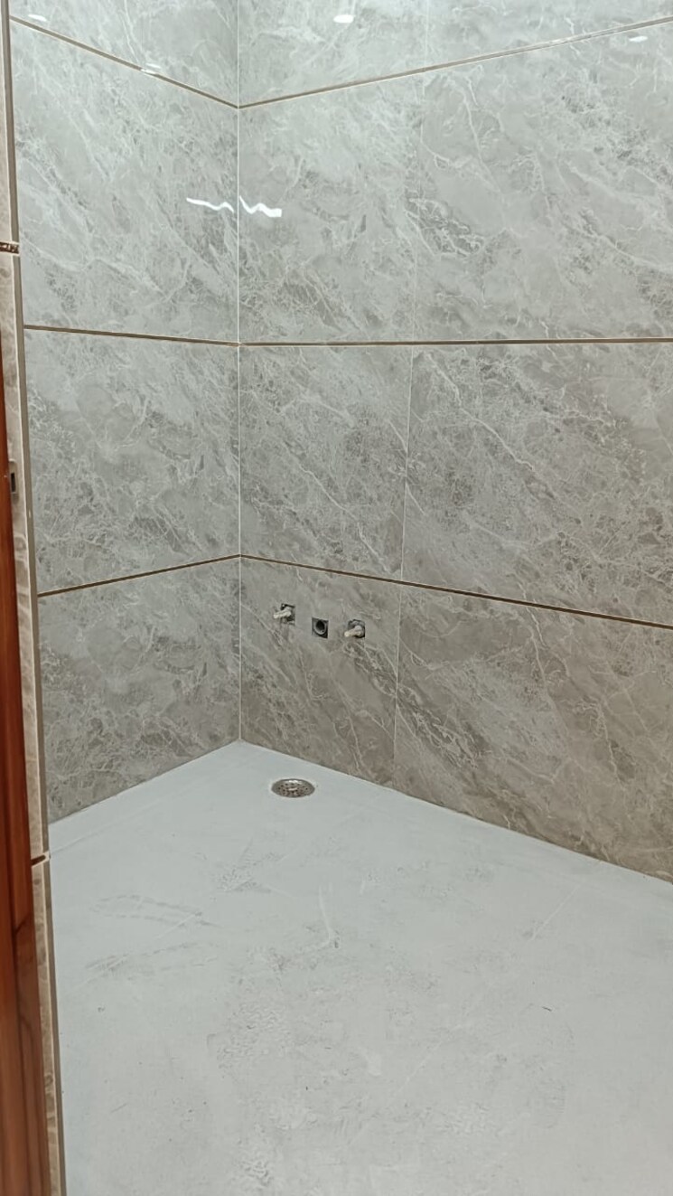Bathroom, shakti khand iii 3 Bedroom 1200 Sq.Ft. Builder Floor In Shakti Khand Iii Ghaziabad 8096002