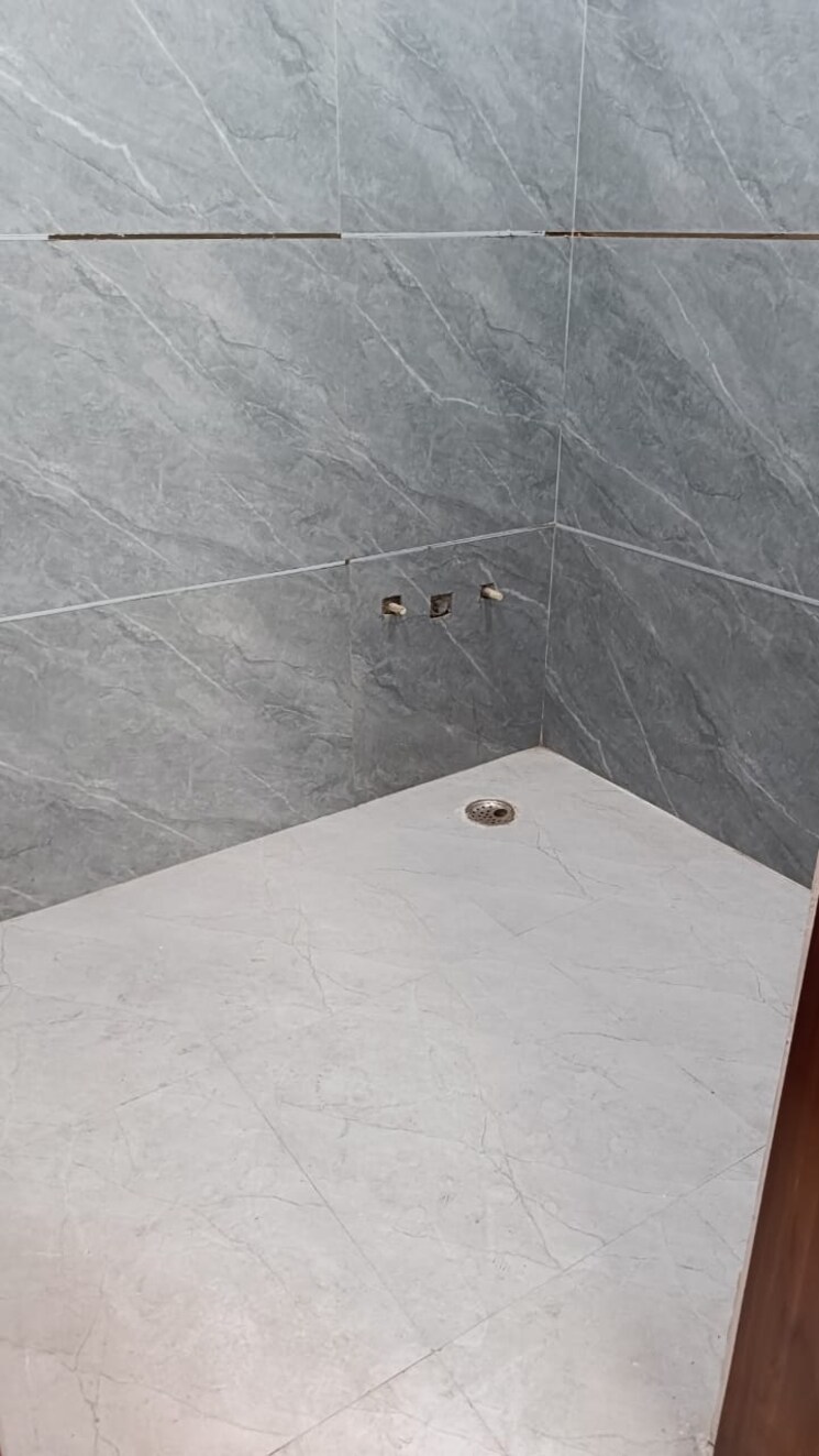 Bathroom, shakti khand iii 3 Bedroom 1200 Sq.Ft. Builder Floor In Shakti Khand Iii Ghaziabad 8096002