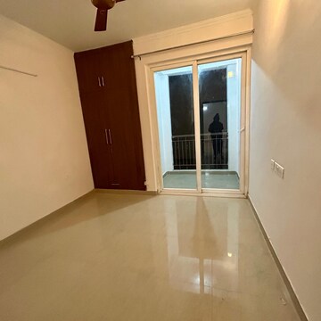 Room in 3 BHK Apartment at Amrapali Riverview, Amrapali Leisure Valley – for Rent