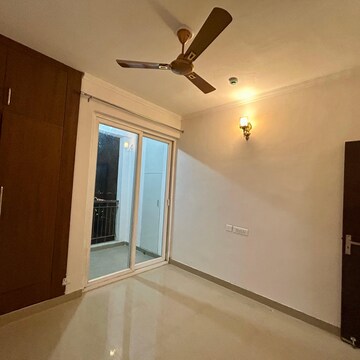 Room in 3 BHK Apartment at Amrapali Riverview, Amrapali Leisure Valley – for Rent