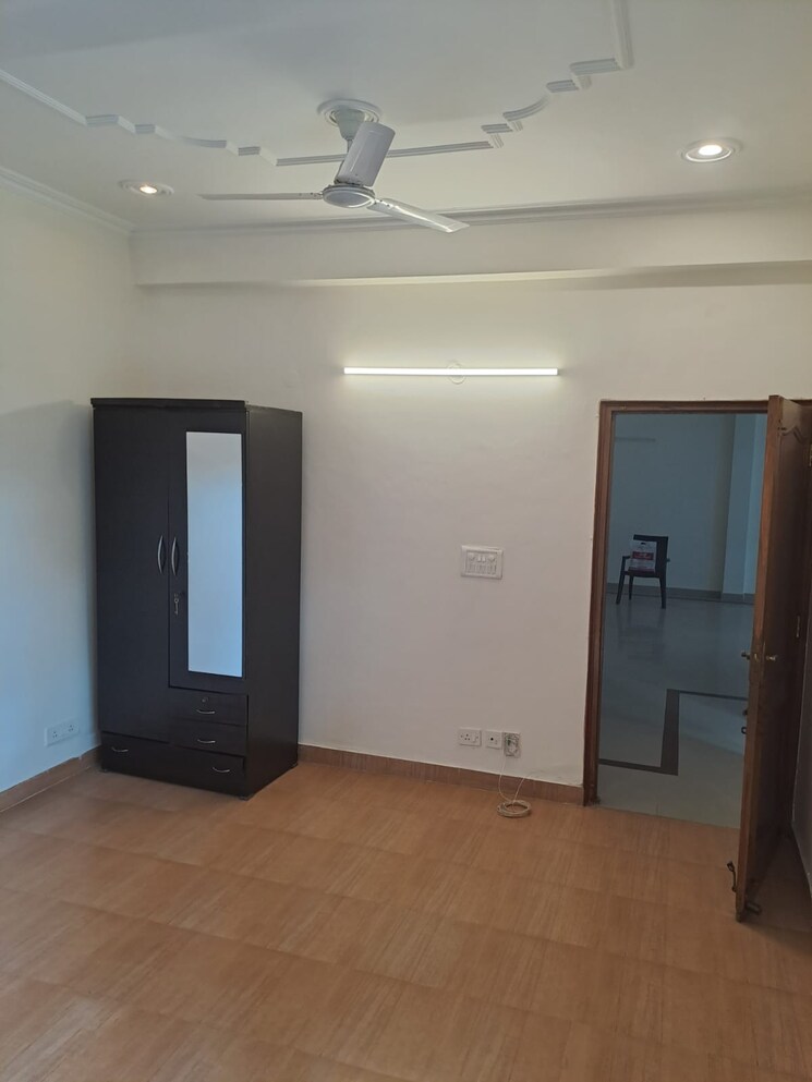 Room, sushant-lok-3 3 Bedroom 275 Sq.Yd. Villa In Sector 57 Gurgaon 8096043