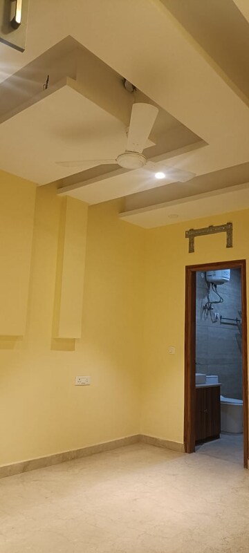 Bedroom in 3 BHK Builder Floor at Sector 50 – for Rent