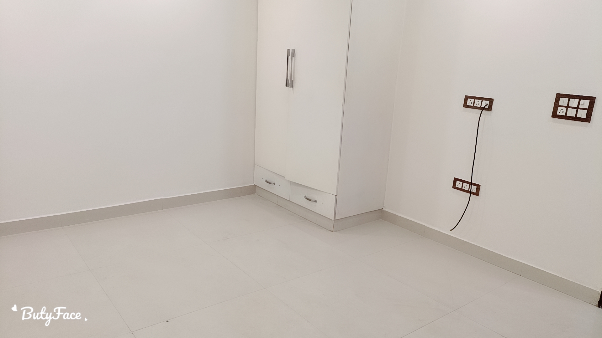 3 BHK + Pooja Room,Servant Room Apartment For Sale in Unitech Escape