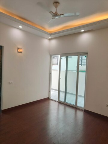 Room in 3 BHK Builder Floor at Ansal Sushant Lok I, Sector 43 – for Rent