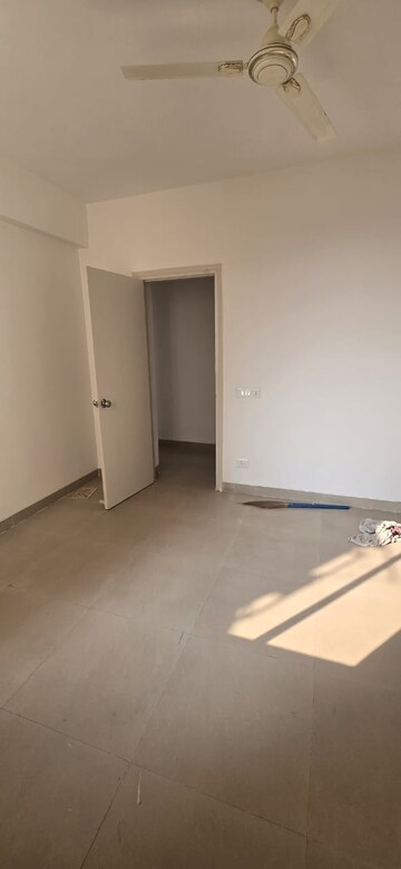 3 BHK Apartment For Rent in Puri Pratham, Sector 84
