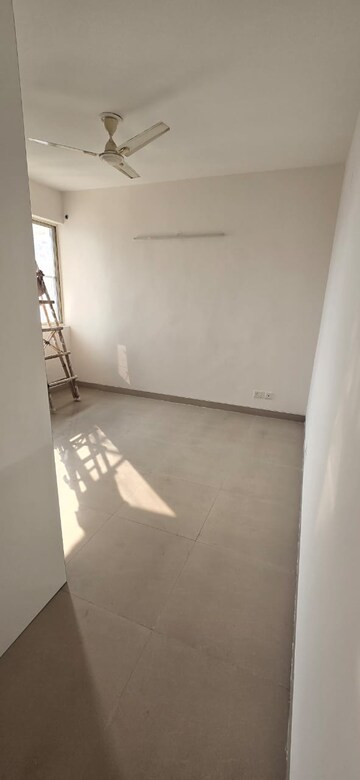 Room in 3 BHK Apartment at Puri Pratham, Sector 84 – for Rent